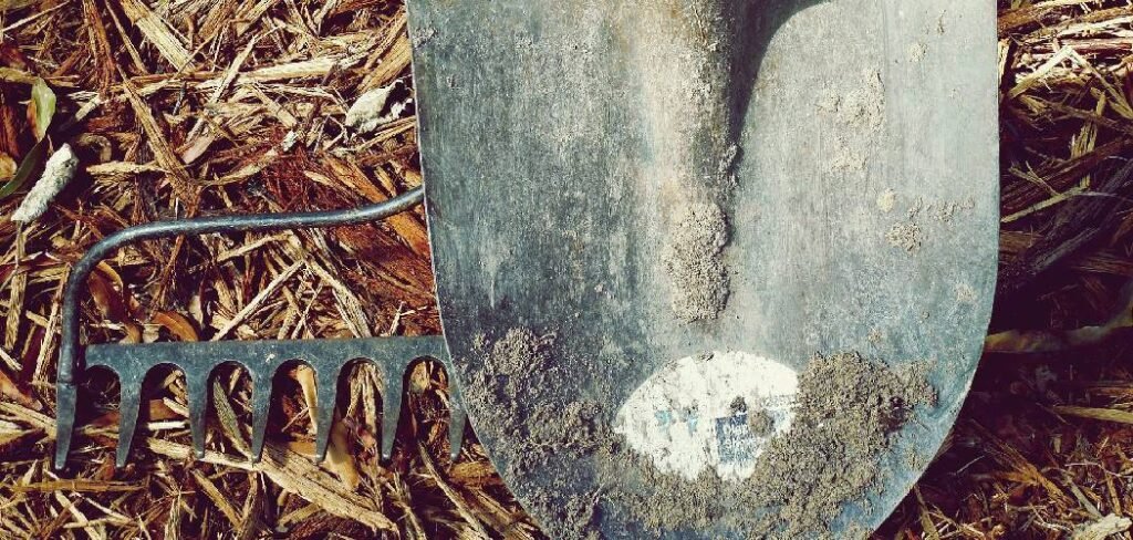 How to Keep Dirt From Sticking to Shovel