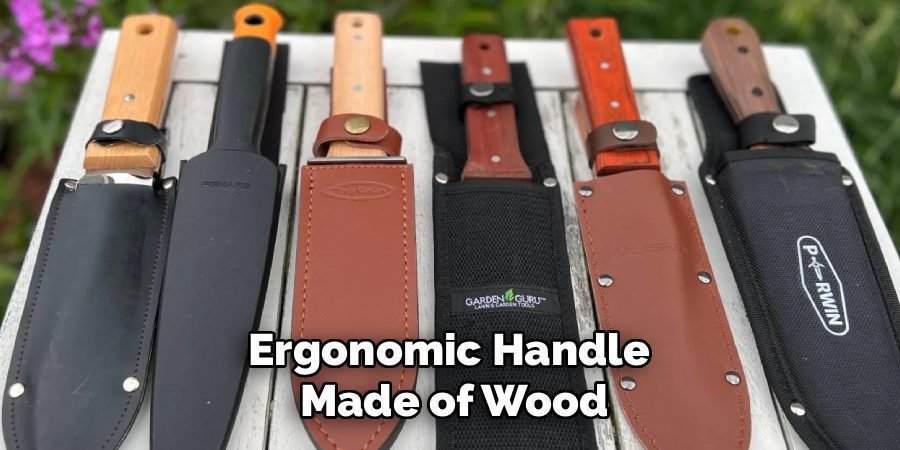 Ergonomic Handle
Made of Wood