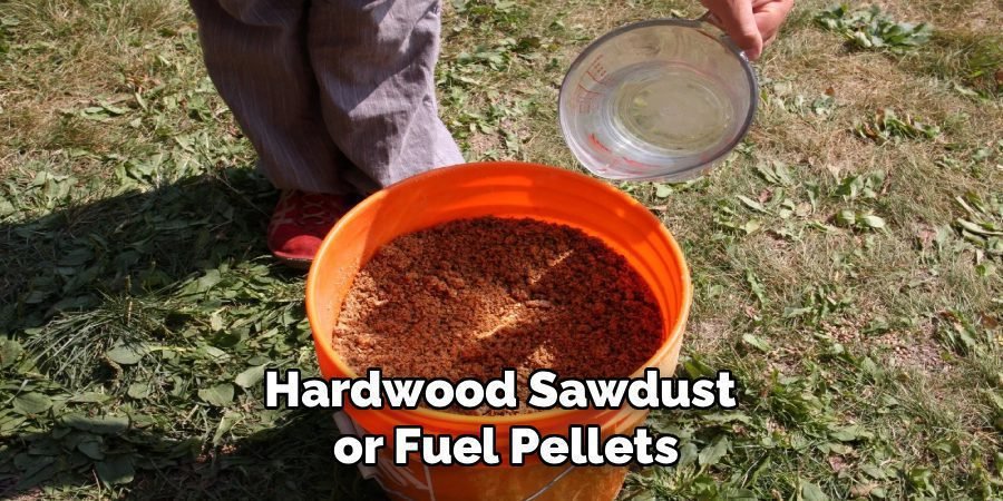 Hardwood Sawdust 
or Fuel Pellets