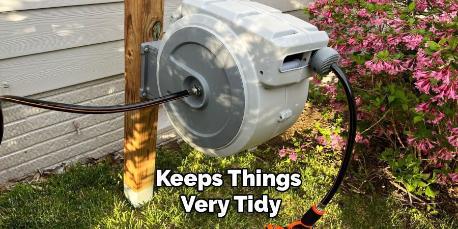 Keeps Things 
Very Tidy