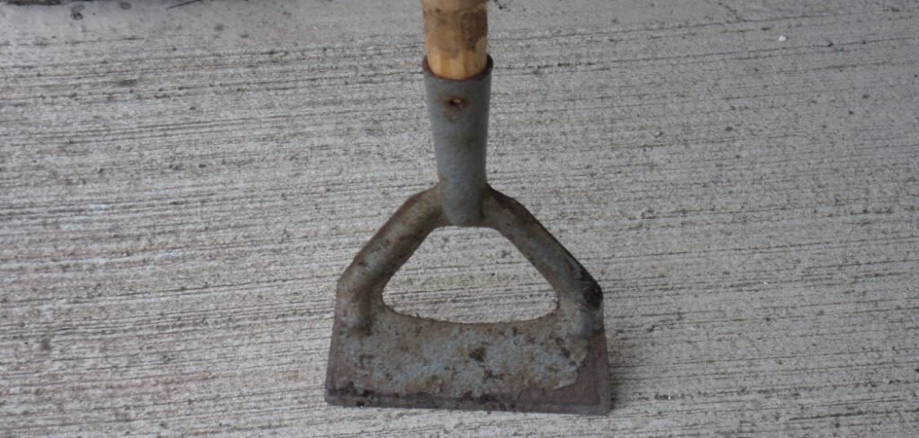 How to Use a Scuffle Hoe